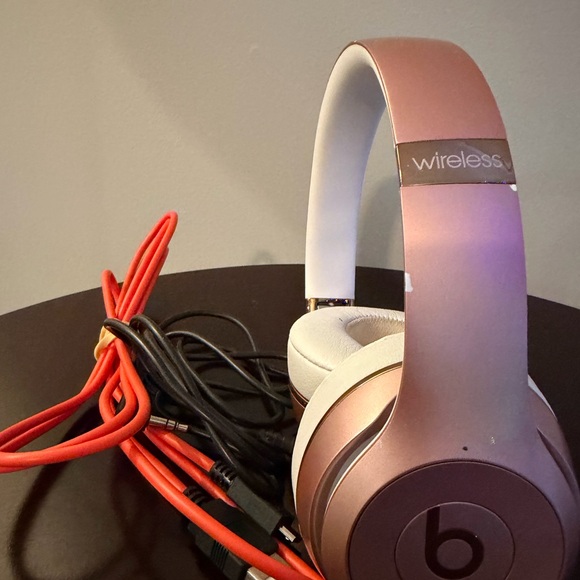 Beats by Dre Over-Ear Headphones - Solo 3 - Picture 2 of 3